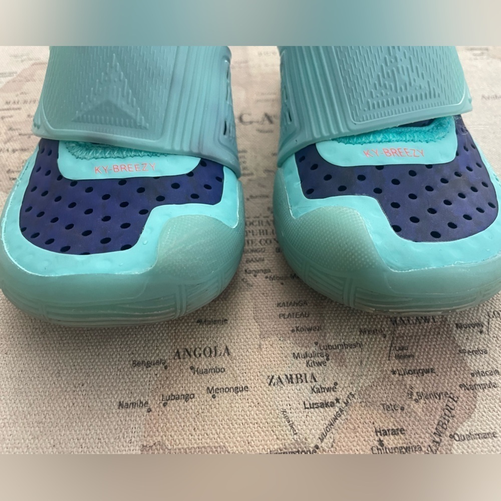 Nike (TD) Ky-Breezy Persian
Violet Aurora Size 9 Water Shoes - Picture 2 of 10